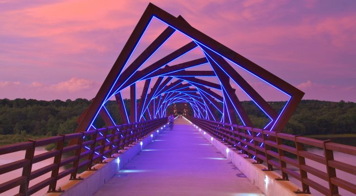 Iowa Interesting Facts, Map, Attractions, State Flag, Capital & Pictures Iowa Attractions